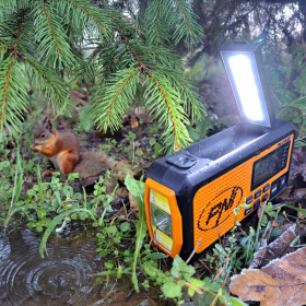 PNI DYN300 Radio Portable FM/AM/SW Dynamo Solaire Powerbank 4000mAh SOS IPX3 Orange